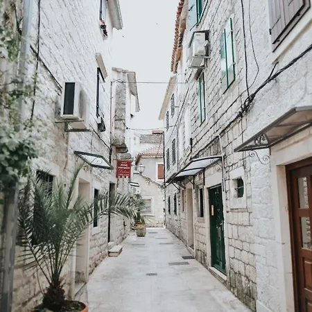 Апартаменти Luka's Amber In The Center Of Трогір