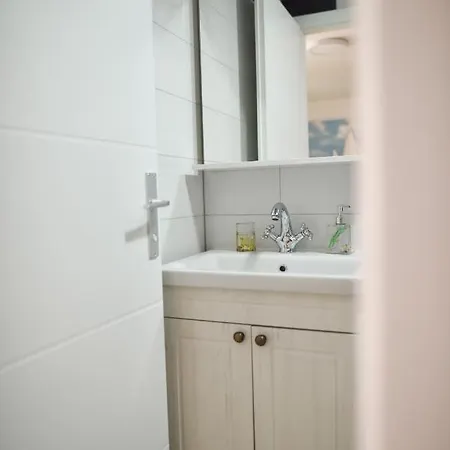 Luka's Amber In The Center Of * Трогір