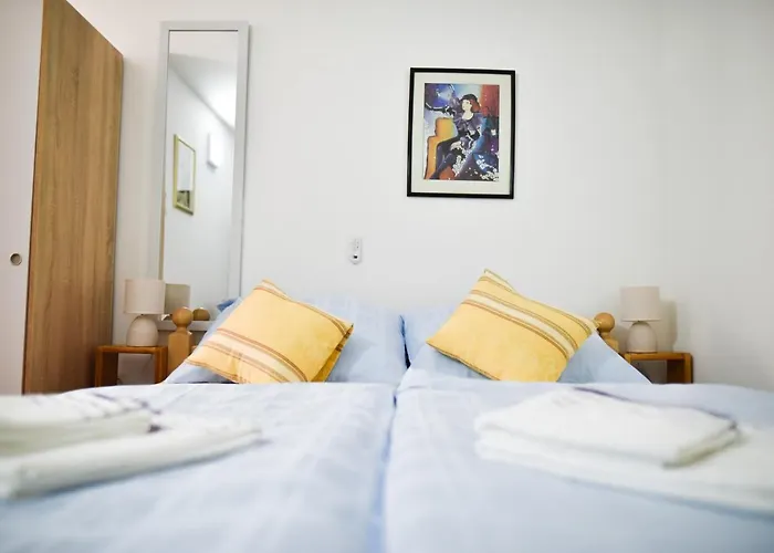 Luka's Amber In The Center Of Appartement
