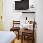 Luka's Amber In The Center Of Apartment
