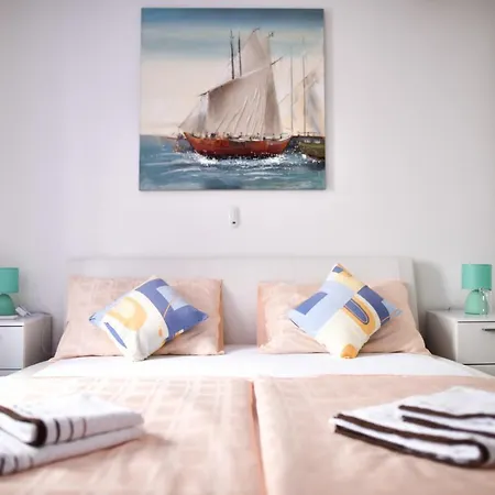 Luka's Amber In The Center Of Traù