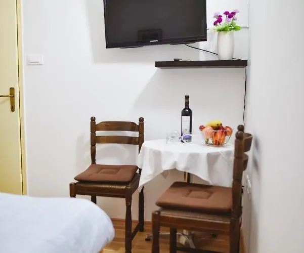 Luka's Amber In The Center Of Appartement